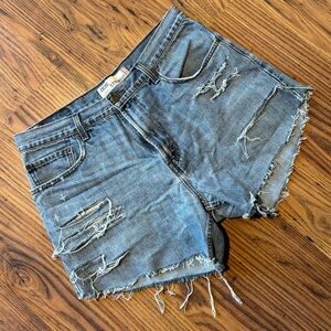 Women’s Levi’s 569 Straight Loose Jean Short Cut Offs with Holes W34
